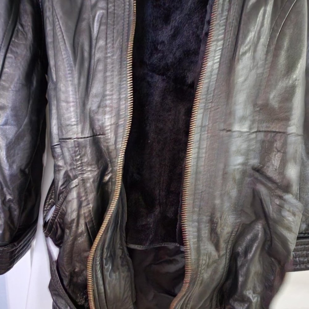 Heavy Black Leather Lined Jacket - image 8